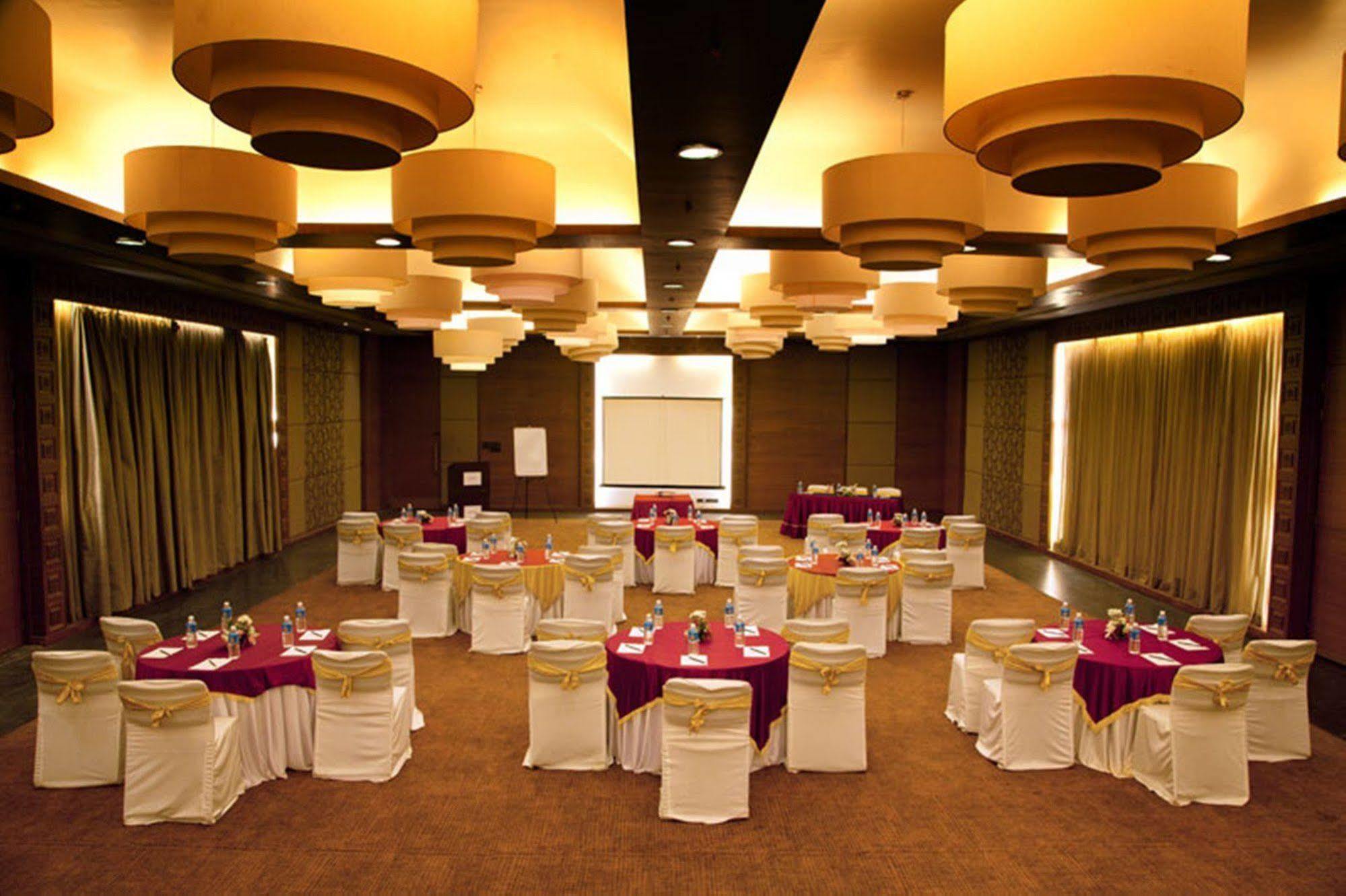 Royal Orchid & Convention Centre, Yelahanka सहारा 4*